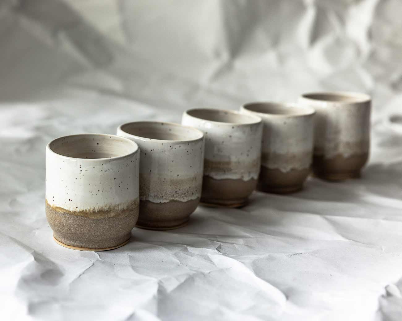 CUP | BEIGE WHITE JE STÜCK