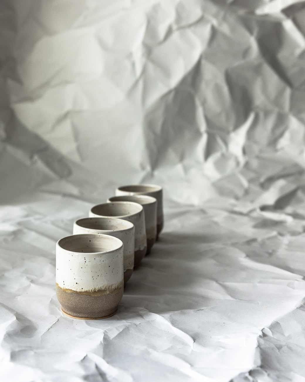 CUP | BEIGE WHITE JE STÜCK