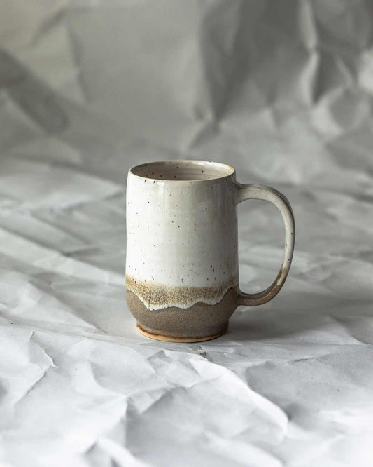 MUG | BEIGE WHITE JE STÜCK