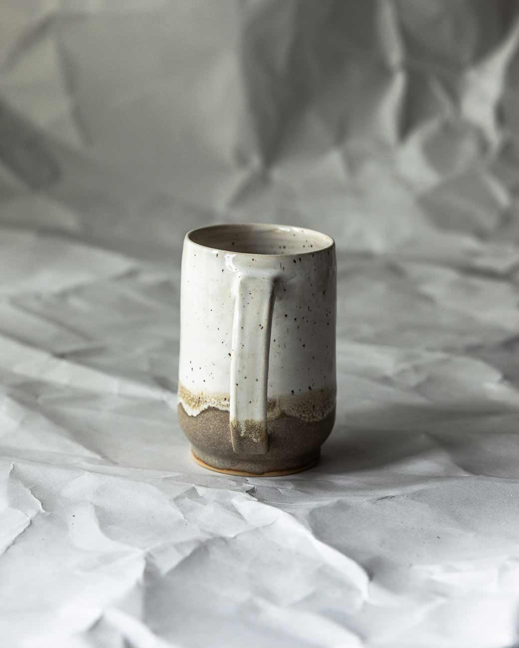 MUG | BEIGE WHITE JE STÜCK