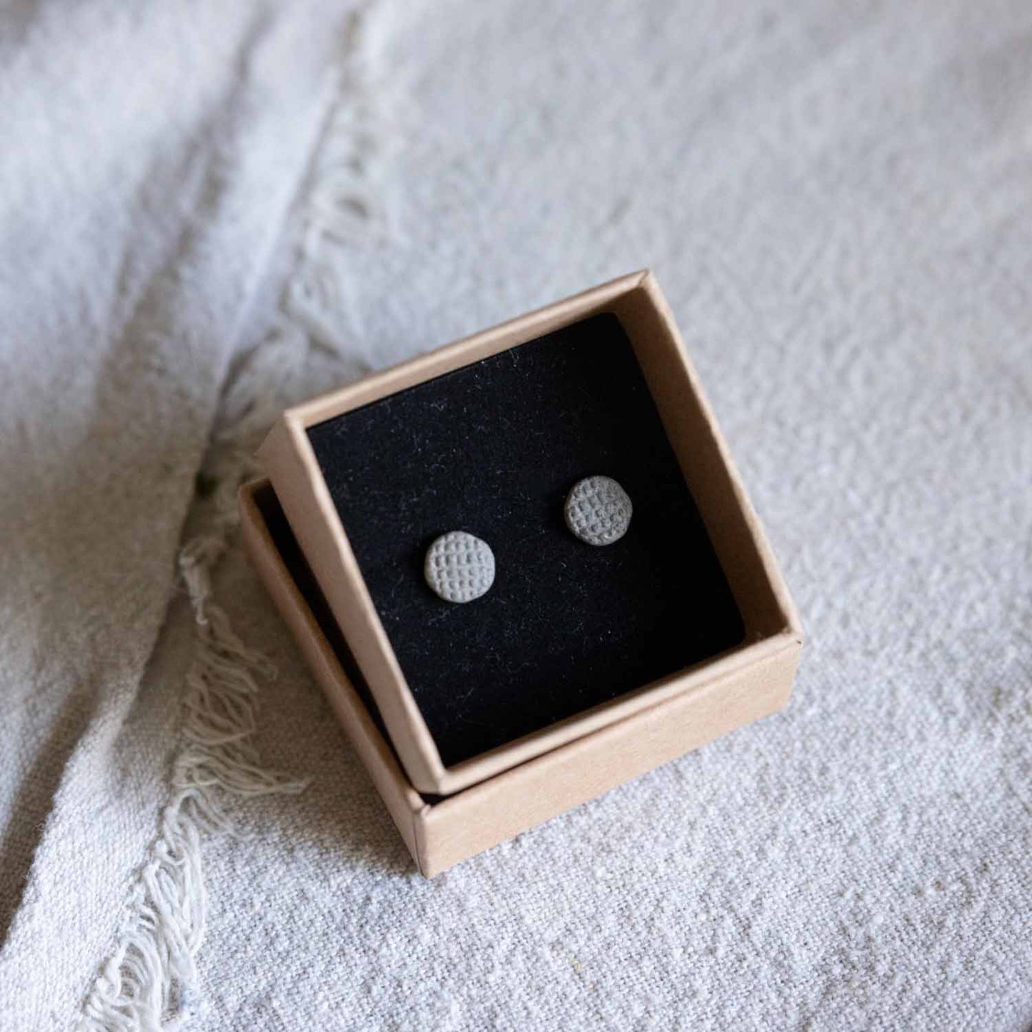 Ohrstecker 8mm | Beton-Struktur | silber 925