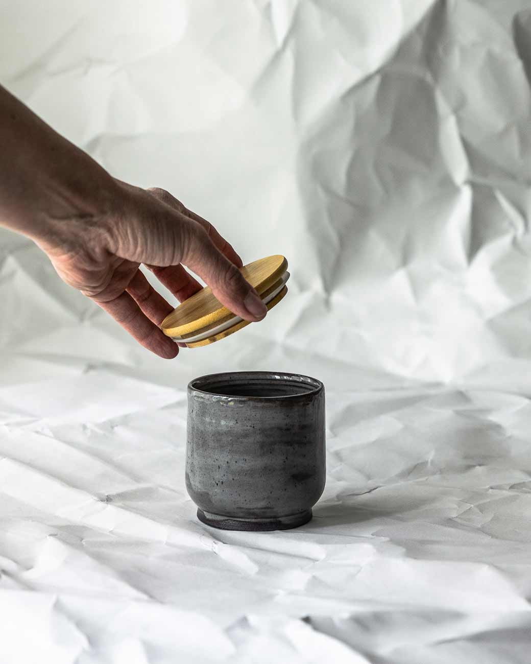CUP | SCHQUARZ BAMBOO (mit Deckel)