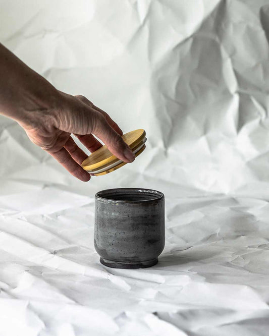 CUP | SCHQUARZ BAMBOO (mit Deckel)
