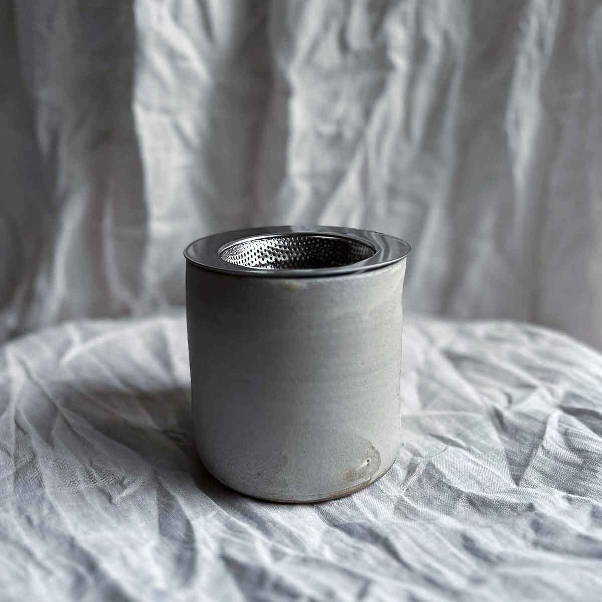 STÖVCHEN | BETON-WEISS AUSSCHNITT (B WARE)